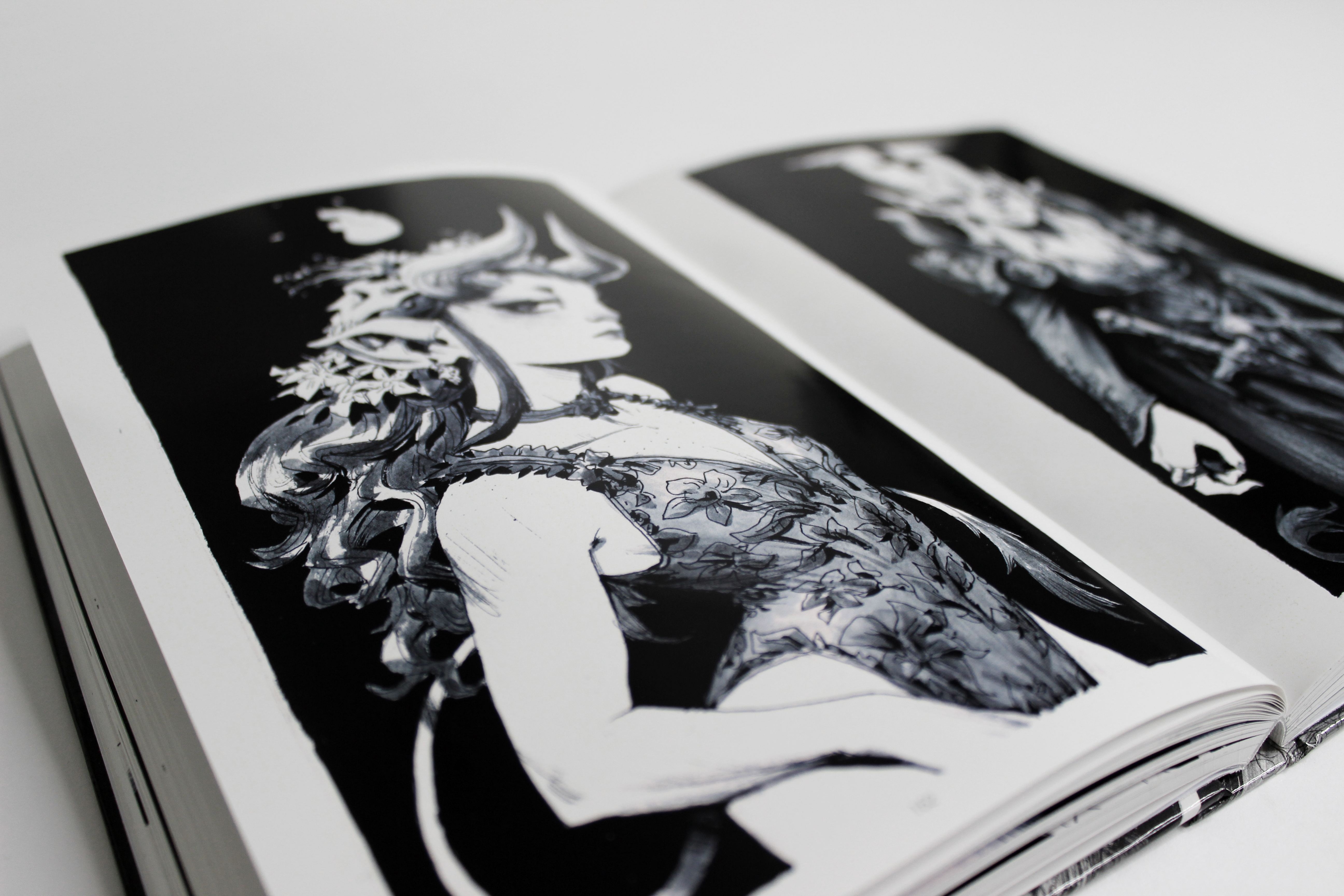 La lingerie transparente avec des fleurs c'est pour tout le monde.