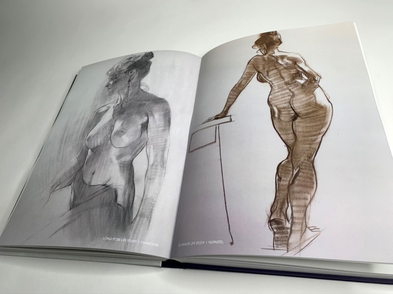 2833 Extrait de l'artbook Muse, dessin d'une femme nue et debout.