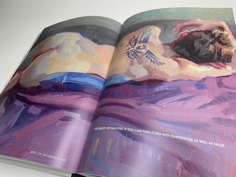 2834 Extrait de l'artbook Muse, dessin d'une femme taouée allongée nue sur son lit.